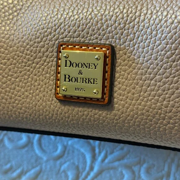 Mini Barlow Handbag - Picture 2 of 8